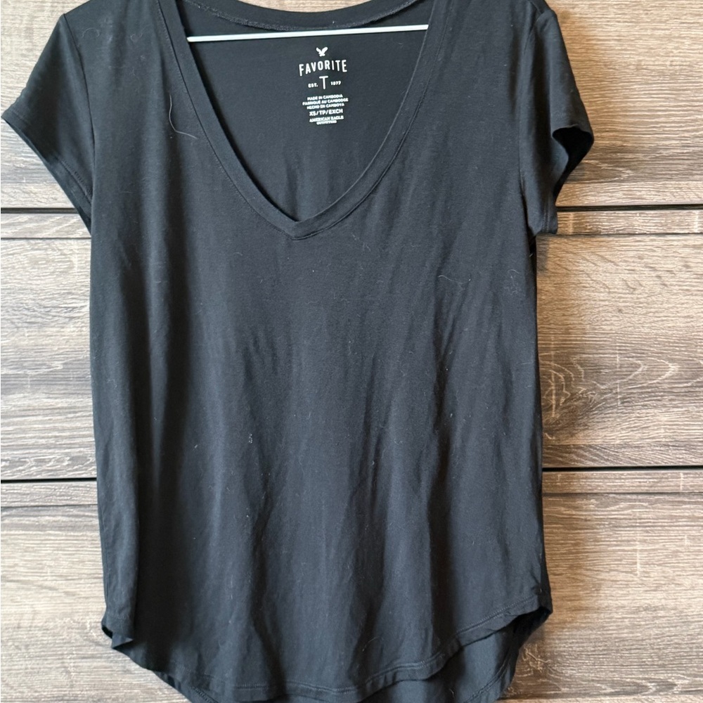 American Eagle Outfitters Black V-Neck Short Sleeve Tee